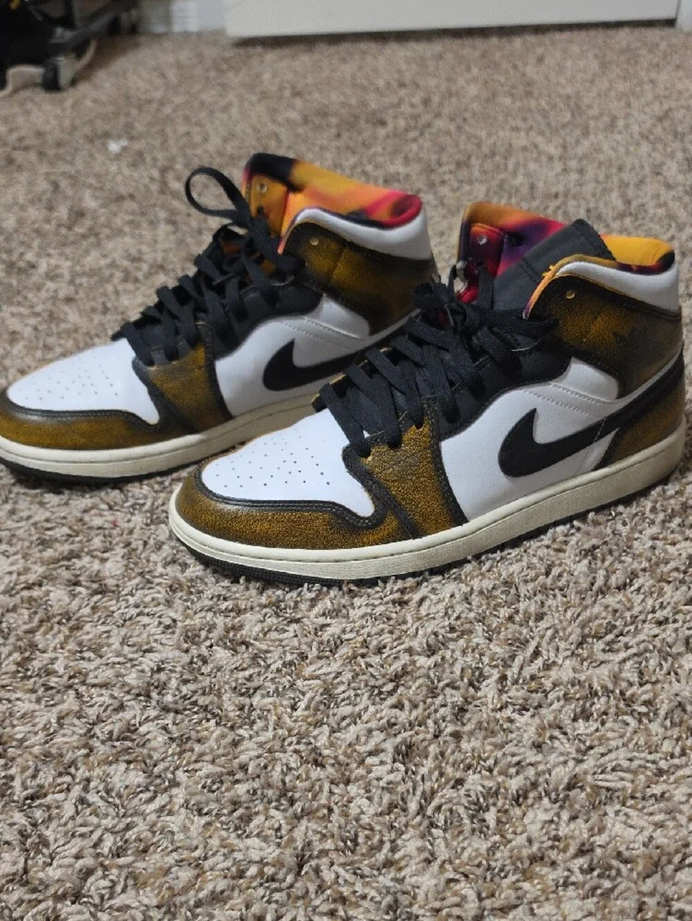 Jordan 1 Mid SE Wear Away